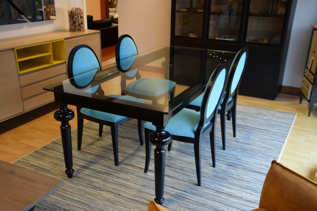 Table de salle à manger Joséphine collection ALMA fabriquée chez Meubles Loizeau
