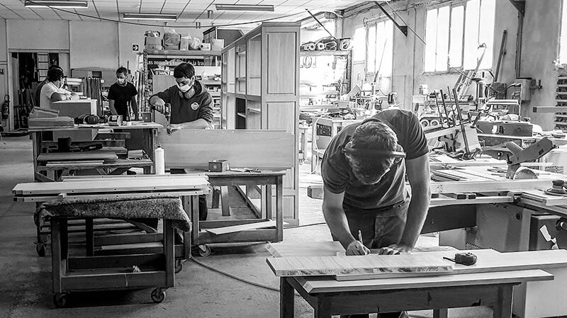 Atelier d'ébénisterie Meubles Loizeau situé à La Romagne dans le Maine et Loire (49) spécialiste du meuble sur-meusre en bois massif